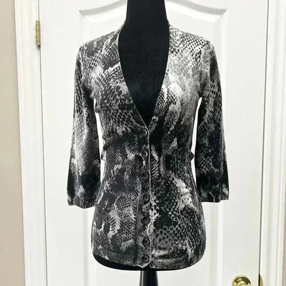 Ricki’s Cardigan Snakeskin Print V-Neck Button Front Fitted 3/4  Sleeves Grey XS - Picture 15 of 15